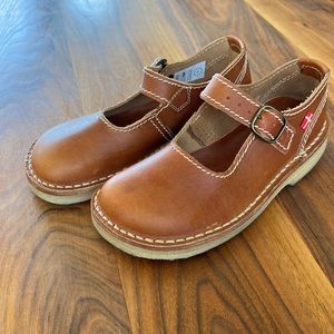 Duckfeet Himmerland medium brown Mary Jane’s. In excellent condition!